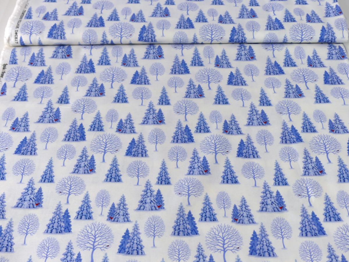 Patchworkstoff Tomtens Village Winterwald mit mit blauen Tannen